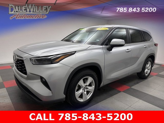 2023 Toyota Highlander L photo 3