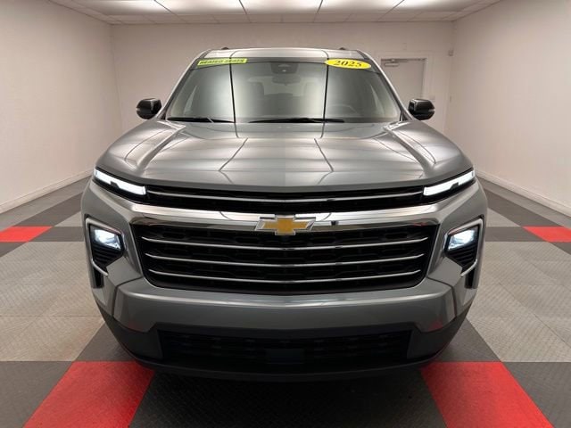 Used 2025 Chevrolet Traverse LT with VIN 1GNEVGRS7SJ153886 for sale in Kansas City