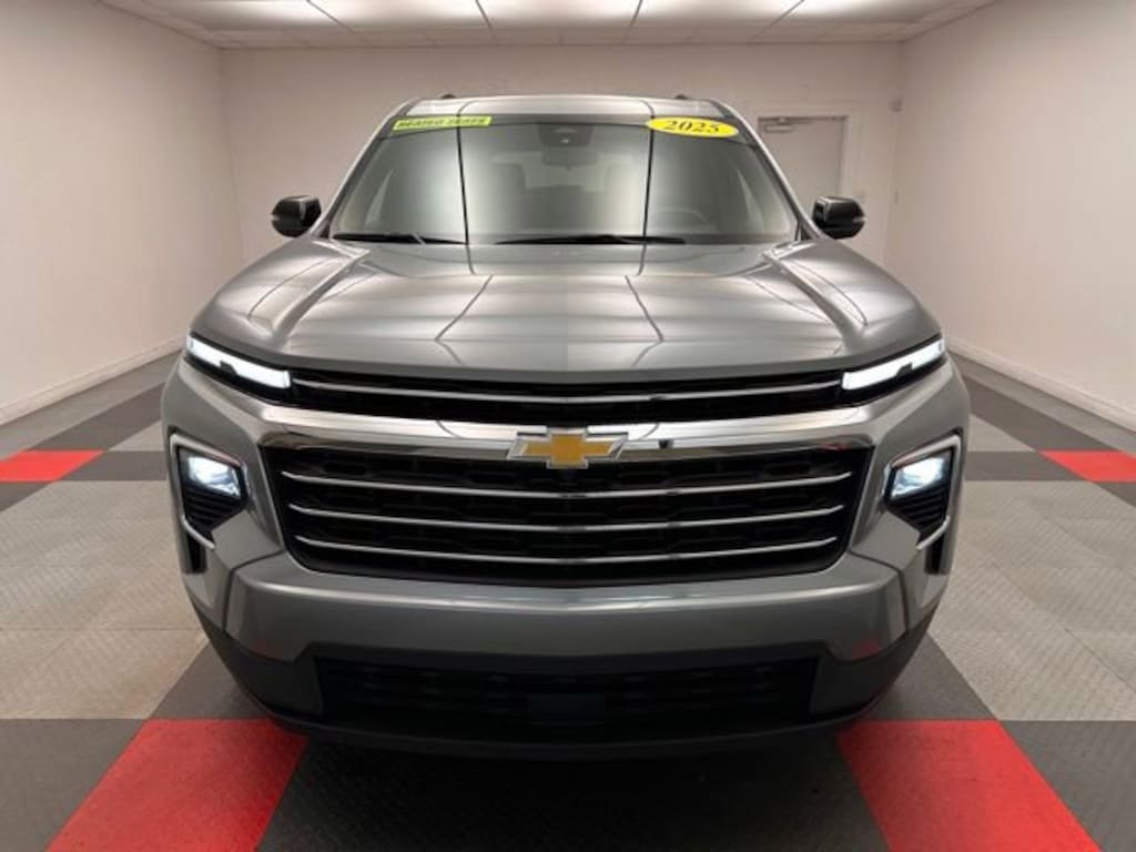 Used 2025 Chevrolet Traverse LT SUV