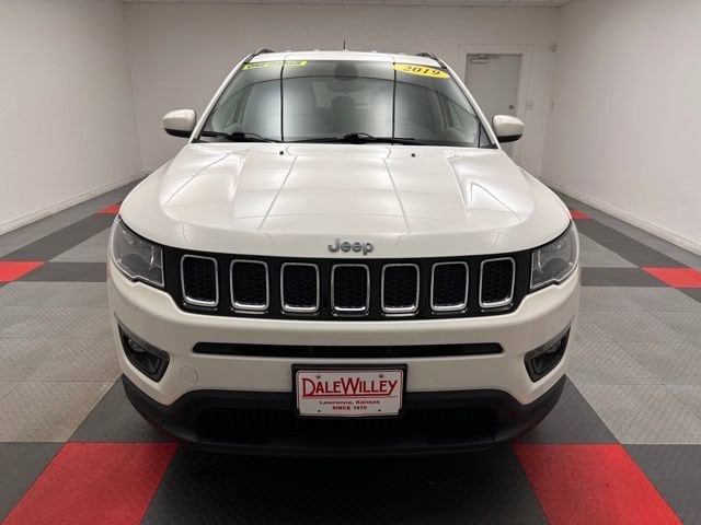 Used 2019 Jeep Compass Latitude with VIN 3C4NJDBB9KT695397 for sale in Kansas City