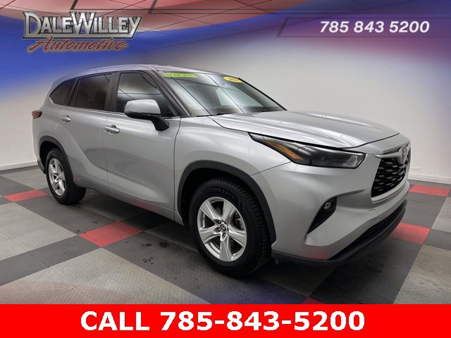 2023 Toyota Highlander LE's photo