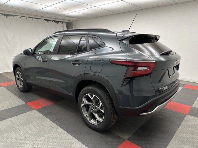 2026 Chevrolet Trax LT photo 3