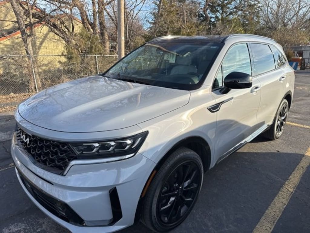 Used 2023 Kia Sorento SX