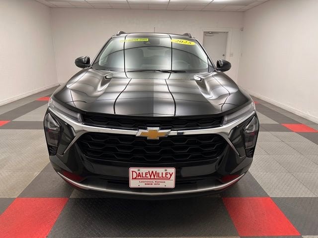 Used 2025 Chevrolet Trax LT with VIN KL77LHEP6SC159498 for sale in Kansas City