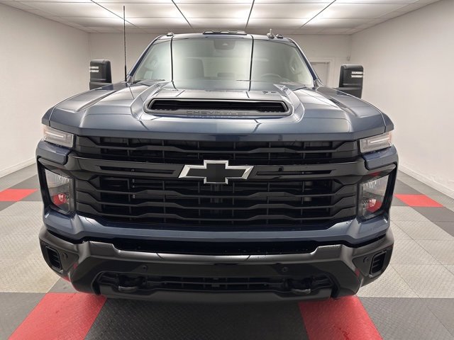 2026 Chevrolet Silverado 2500HD Custom photo 2