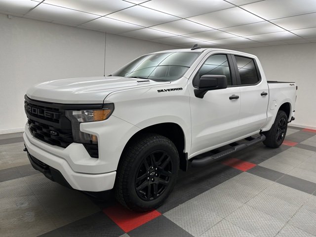 2025 Chevrolet Silverado 1500 Custom photo 3