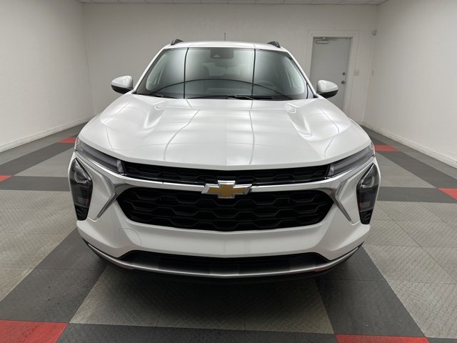 2026 Chevrolet Trax LT photo 2