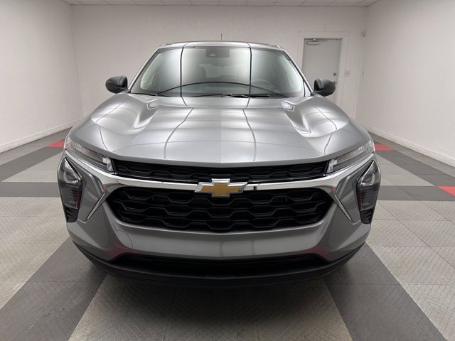 2026 Chevrolet Trax LS photo 2