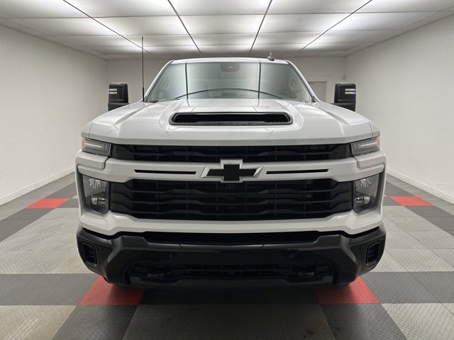 2025 Chevrolet Silverado 2500HD Custom photo 2