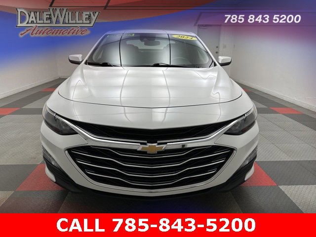 2024 Chevrolet Malibu 1LT photo 2