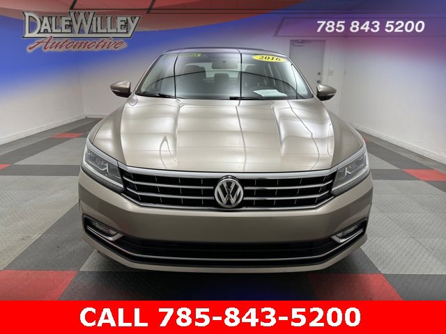 2016 Volkswagen Passat SE photo 2