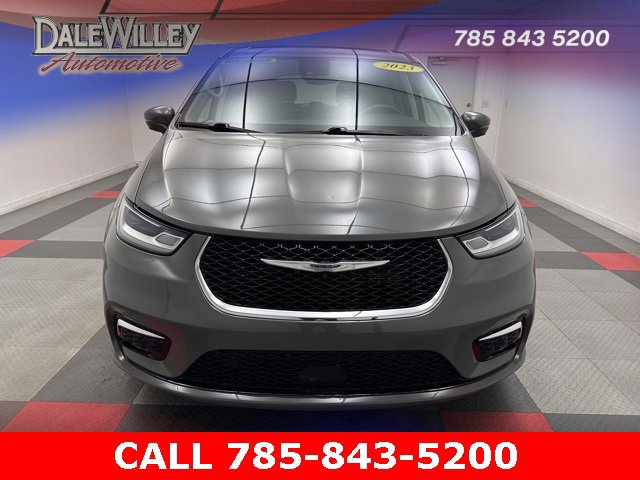 Used 2023 Chrysler Pacifica Touring L with VIN 2C4RC1BG6PR598416 for sale in Kansas City