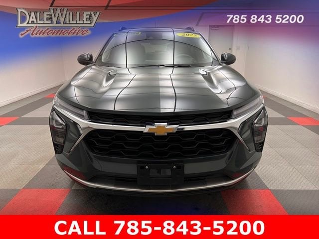 Used 2025 Chevrolet Trax LT with VIN KL77LHEP1SC154421 for sale in Kansas City