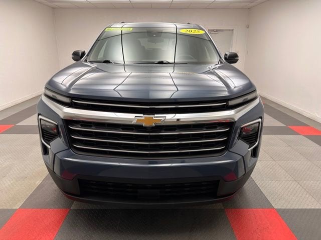 Used 2025 Chevrolet Traverse LT with VIN 1GNEVGRS8SJ147661 for sale in Kansas City