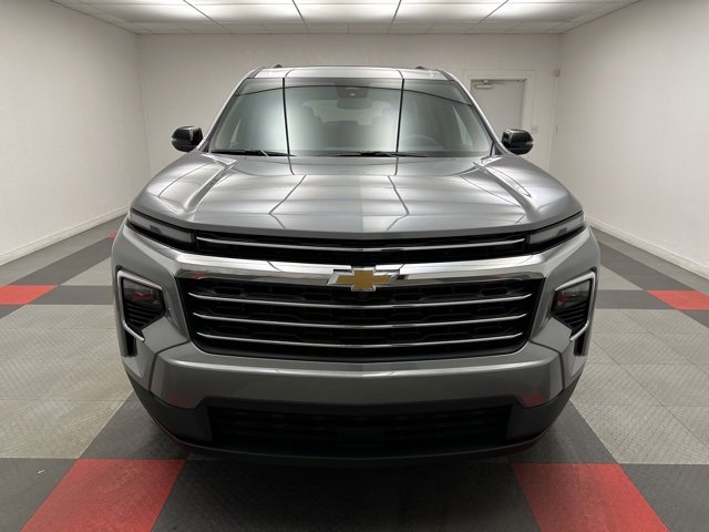 2026 Chevrolet Traverse photo 2