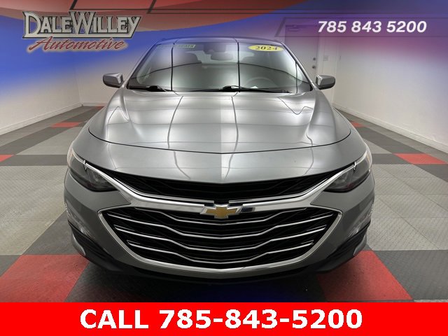 2024 Chevrolet Malibu 1LT photo 2