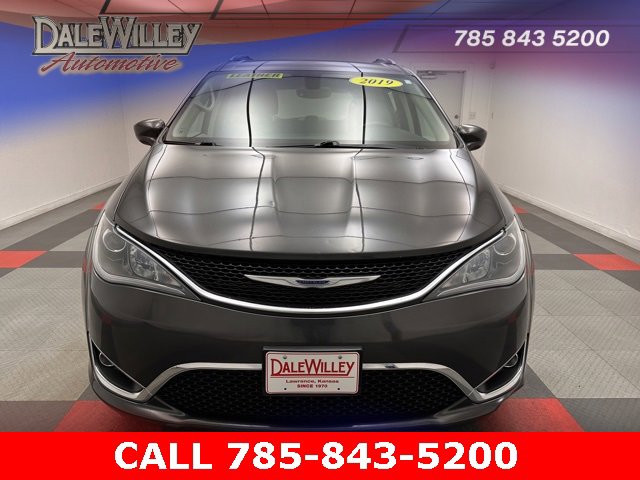 Used 2019 Chrysler Pacifica Touring L with VIN 2C4RC1BG3KR680919 for sale in Kansas City