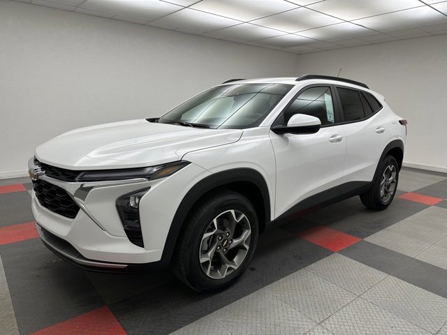 2026 Chevrolet Trax LT photo 2