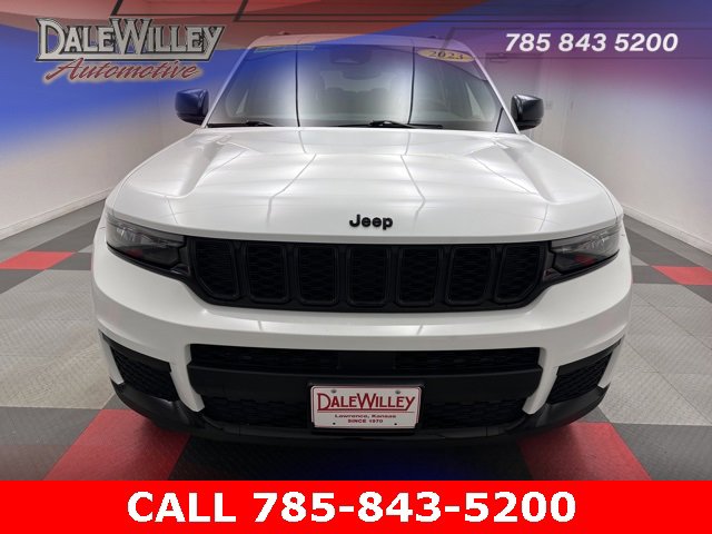 2023 Jeep Grand Cherokee Altitude photo 2