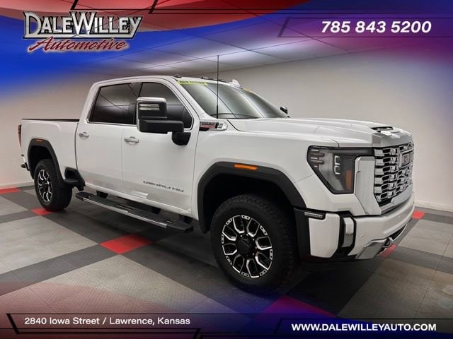 2025 GMC Sierra 4WD Crew Cab Standard Box Denali's photo