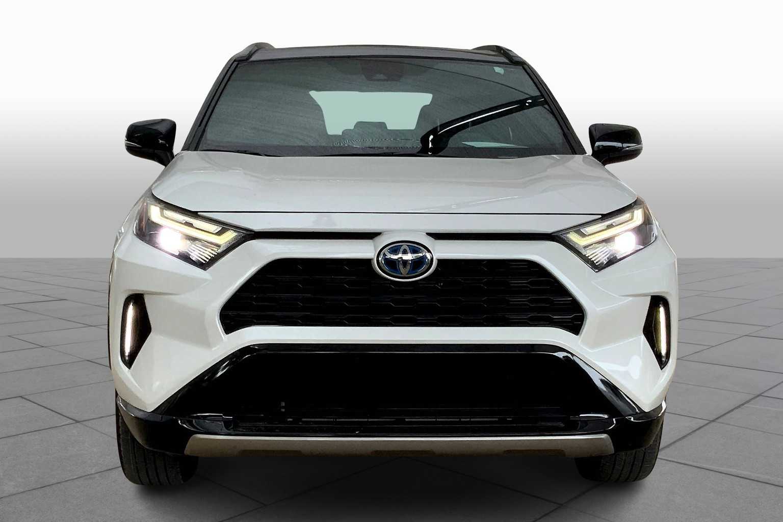 2023 Toyota RAV4 Hybrid XSE photo 2