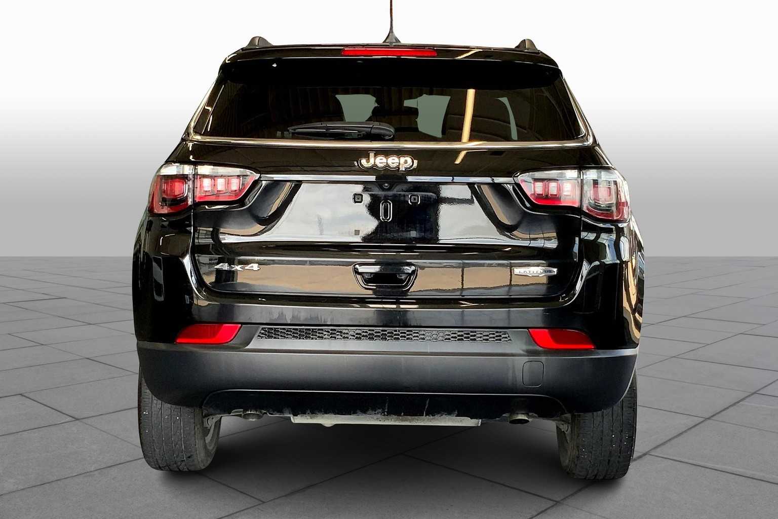 2024 Jeep Compass Latitude photo 2