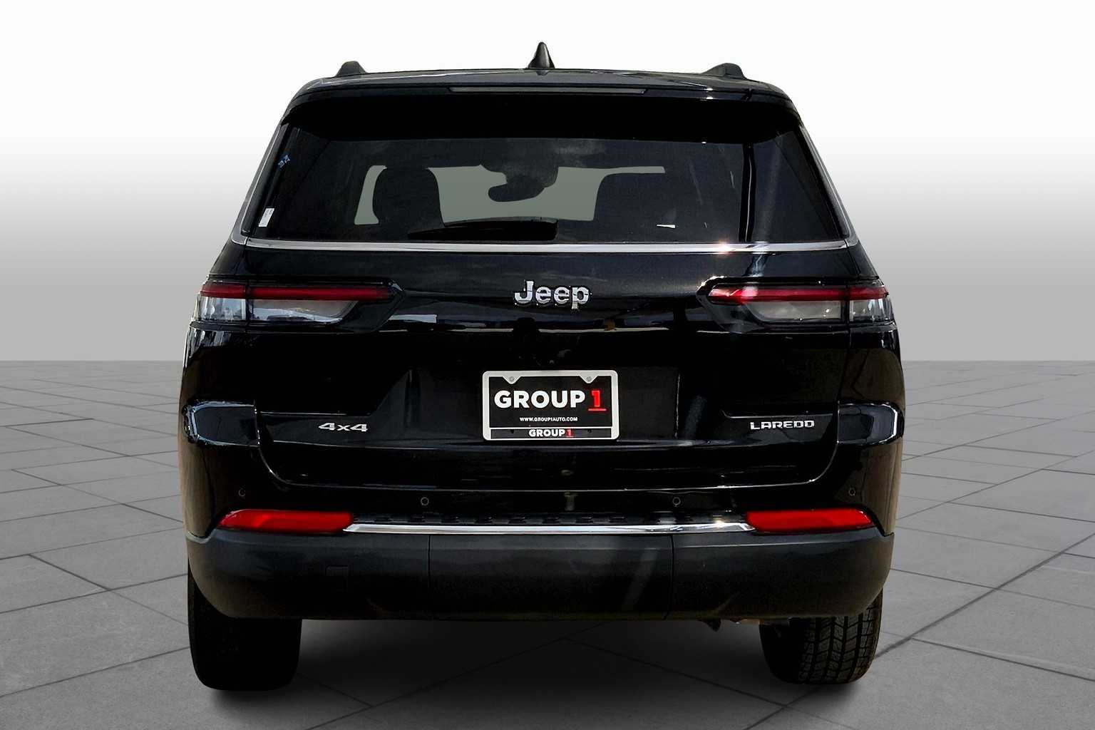 2023 Jeep Grand Cherokee Laredo photo 3
