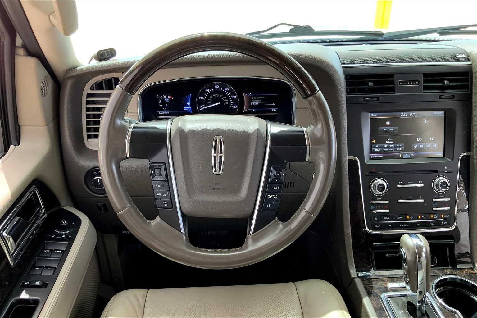 2015 Lincoln Navigator photo 4