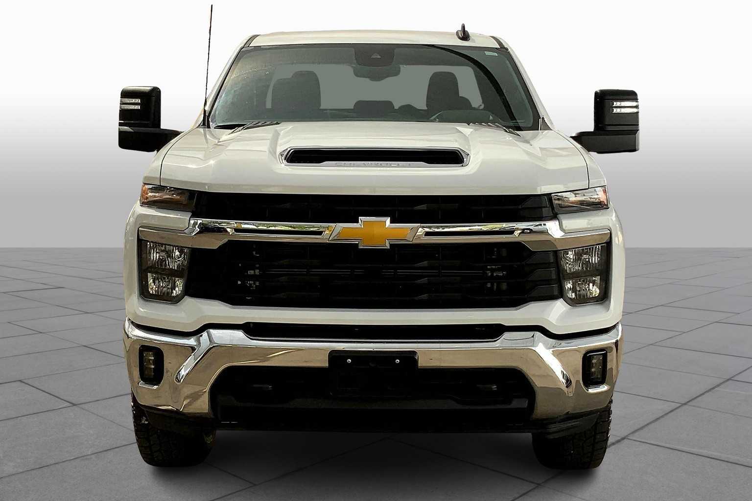 2024 Chevrolet Silverado 3500HD LT photo 2
