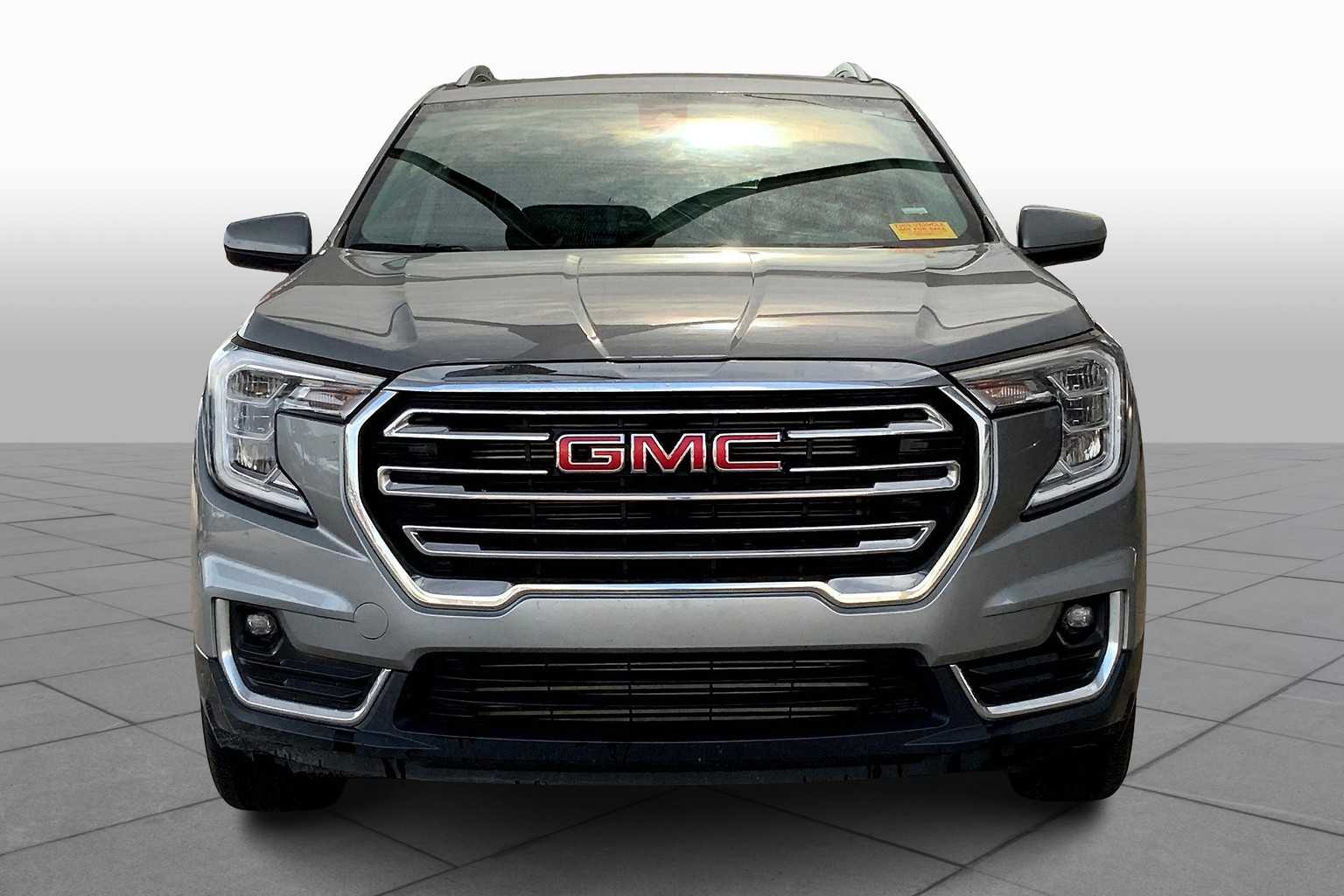 2023 Gmc Terrain SLT photo 2