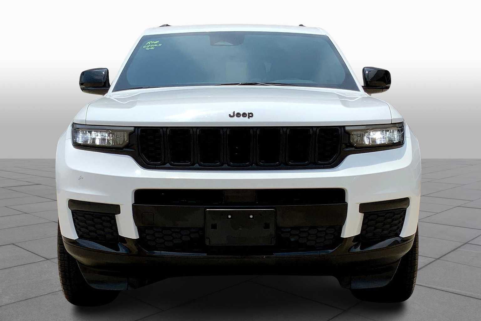 2023 Jeep Grand Cherokee Altitude photo 2