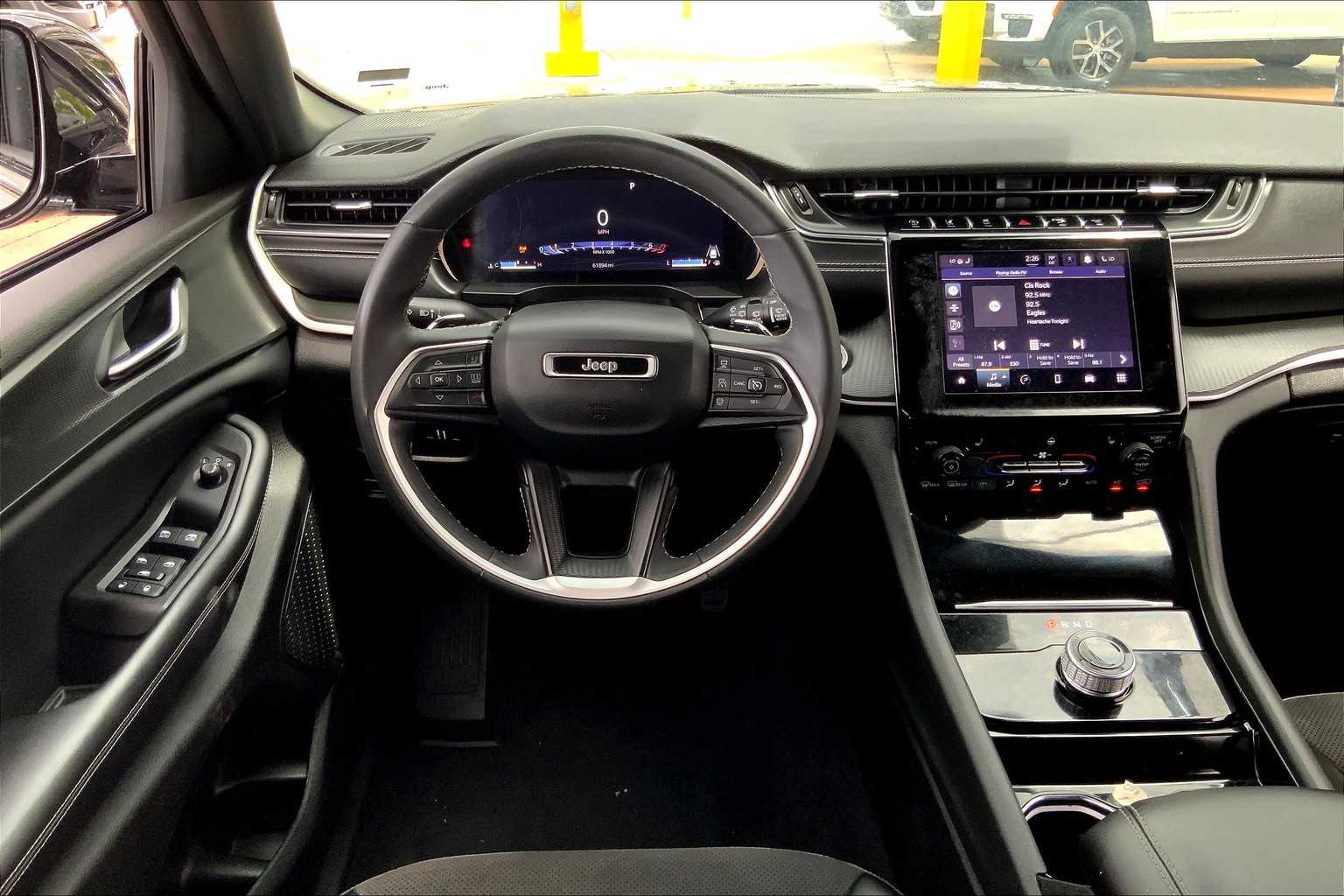 2023 Jeep Grand Cherokee Altitude photo 4