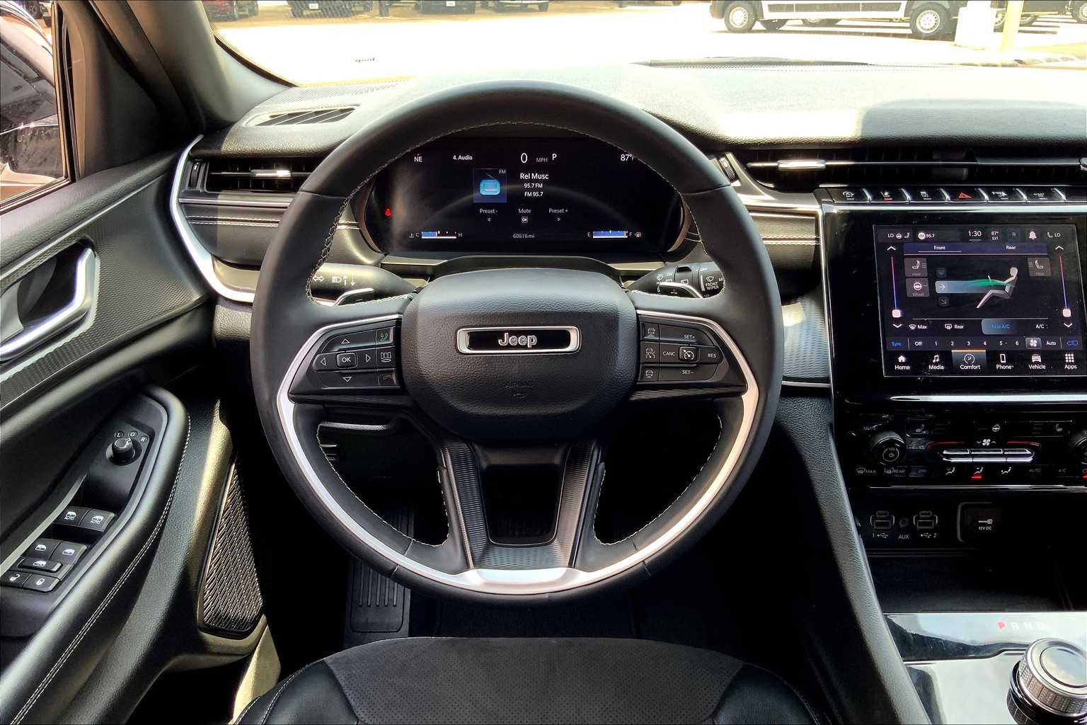 2023 Jeep Grand Cherokee Altitude photo 4