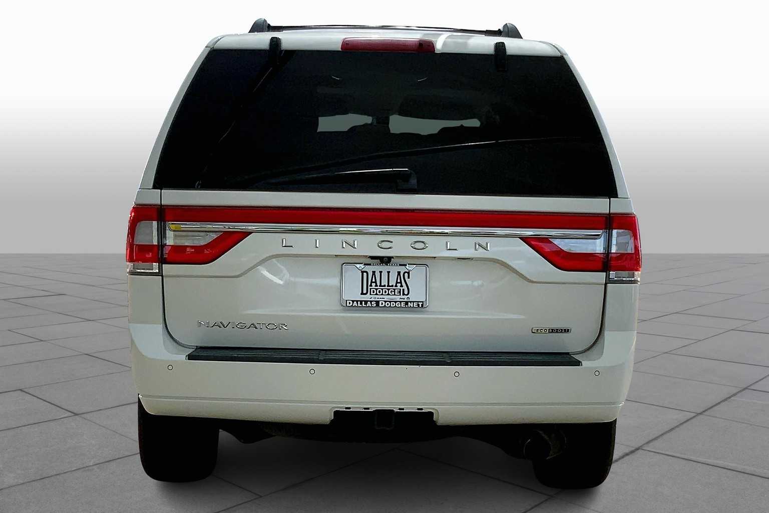 2015 Lincoln Navigator photo 3