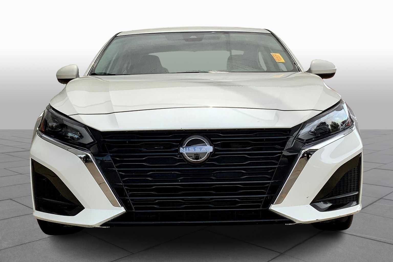 2023 Nissan Altima 2.5 SV photo 2