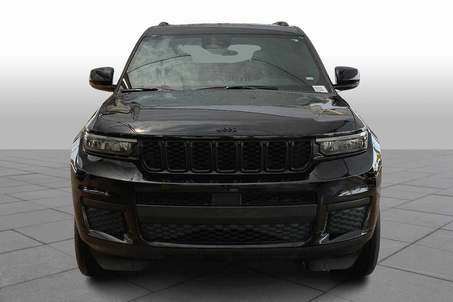 2023 Jeep Grand Cherokee Altitude photo 2