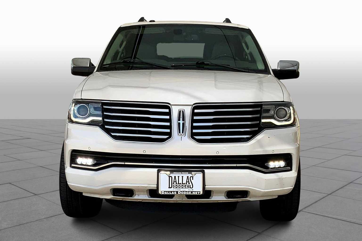 2015 Lincoln Navigator photo 2