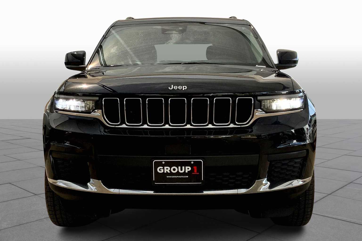 2023 Jeep Grand Cherokee Laredo photo 2