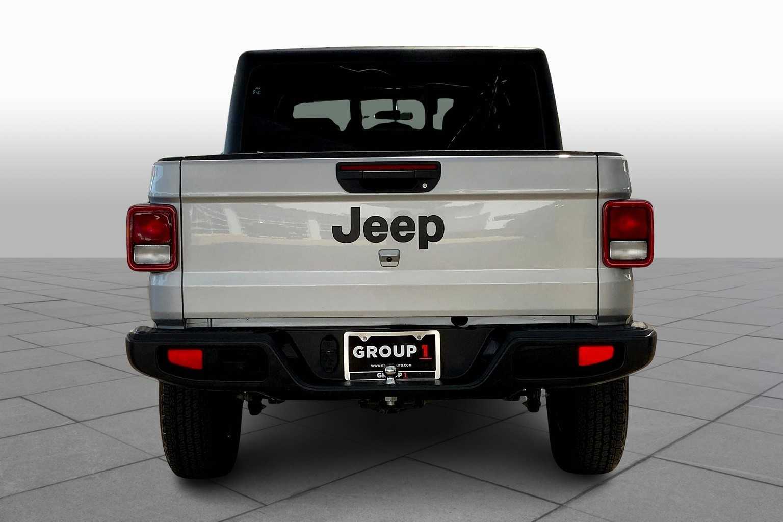 2023 Jeep Gladiator Sport S photo 3