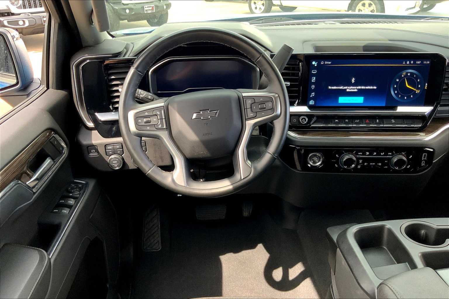 2024 Chevrolet Silverado 1500 RST photo 4
