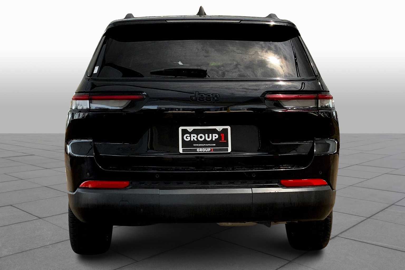 2023 Jeep Grand Cherokee Altitude photo 3