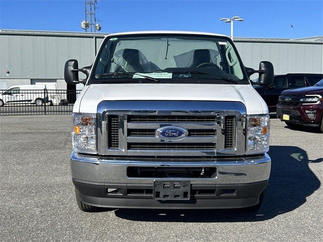 2024 Ford E-450 Cutaway Chassis Cab photo 4