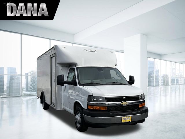 2022 Chevrolet Express Cutaway Base