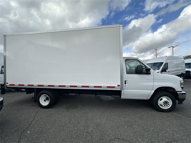 2024 Ford E-450 Cutaway photo 4