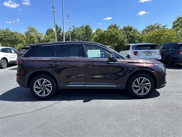 2023 Lincoln Corsair Standard photo 4