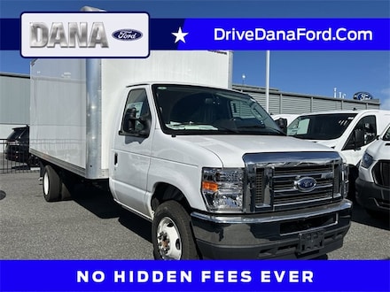 2024 Ford E-450 Cutaway Box Van Cab/Chassis