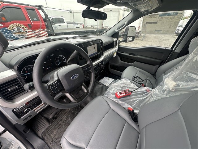 2025 Ford F-550 XL photo 3