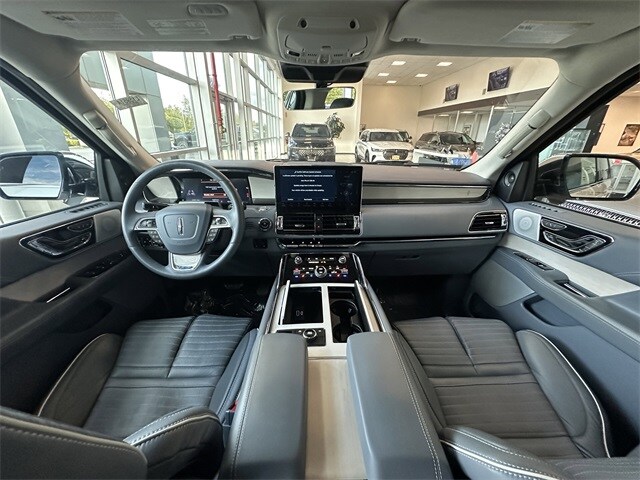 2023 Lincoln Navigator Black Label photo 3