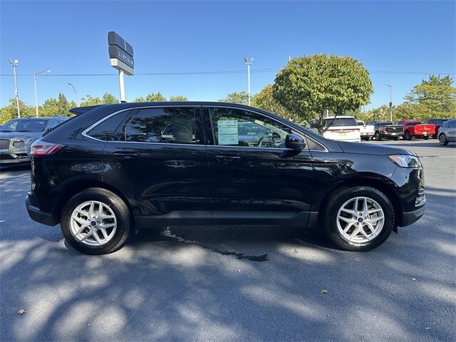 2022 Ford Edge SEL photo 4