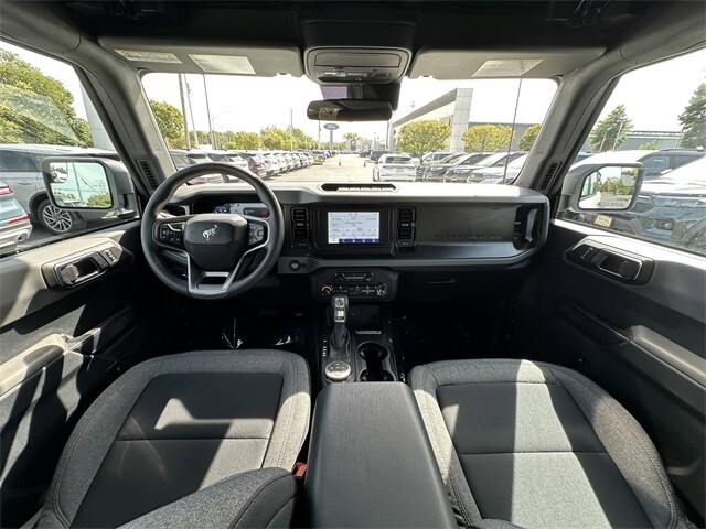 2021 Ford Bronco Base photo 3